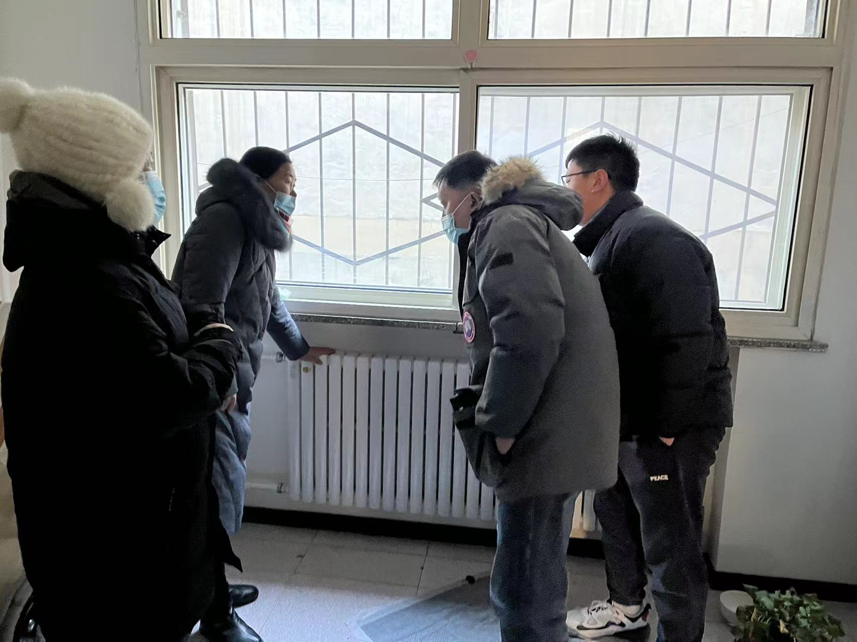圖10：供熱運(yùn)行部人員上門排查原因.jpg